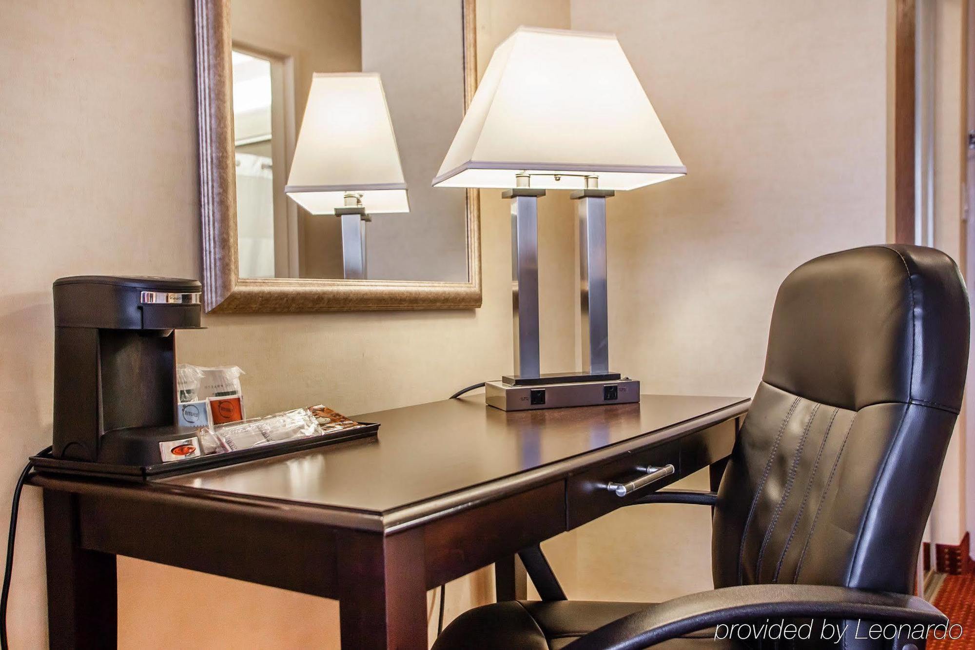Red Roof Inn & Suites Mt Holly - Mcguire Afb Westampton Ngoại thất bức ảnh